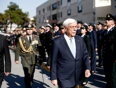 Στην ΣΣΑΣ ο Πρ. Παυλόπουλος - Επέδωσε τα ξίφη στους νέους αξιωματικούς (φωτό)